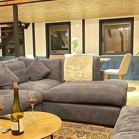 Heart Of Cozy Loft With Fireplace Apartmán