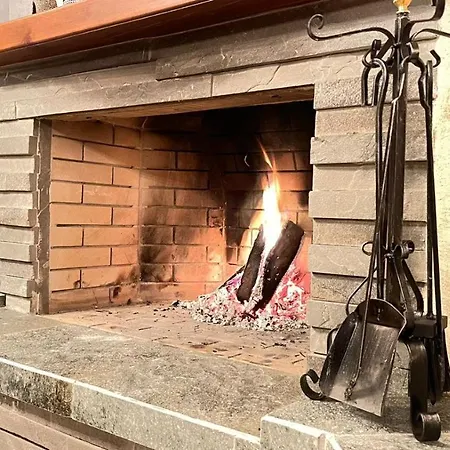 Heart Of Cozy Loft With Fireplace *