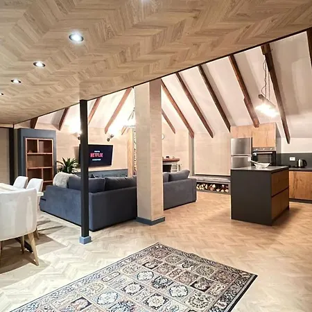 Heart Of Cozy Loft With Fireplace Apartmán