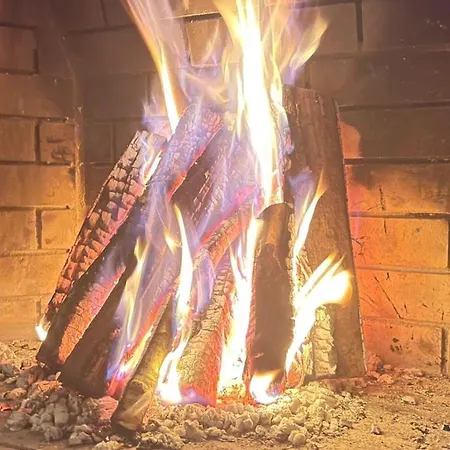 Heart Of Cozy Loft With Fireplace Apartmán