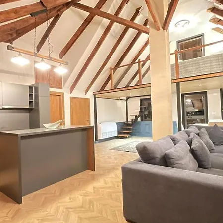Heart Of Cozy Loft With Fireplace Апартаменты Тирана