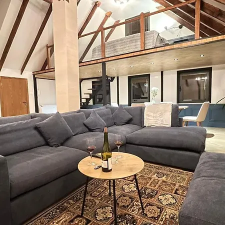 Heart Of Cozy Loft With Fireplace Apartamento