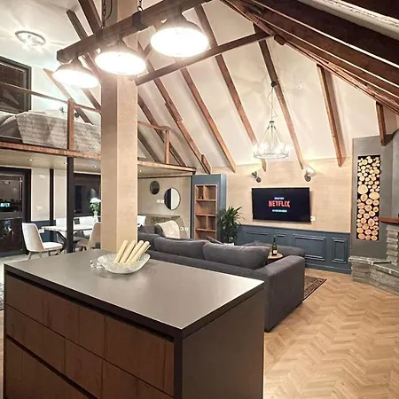 Heart Of Cozy Loft With Fireplace * Тирана
