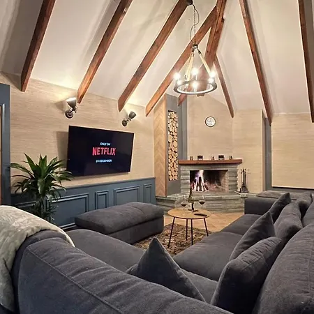 Heart Of Cozy Loft With Fireplace