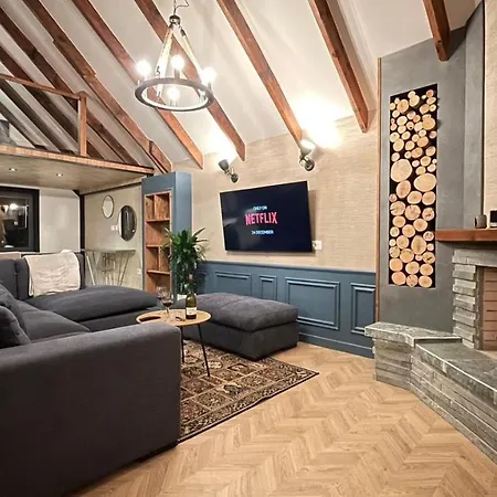 Апартаменты Heart Of Cozy Loft With Fireplace