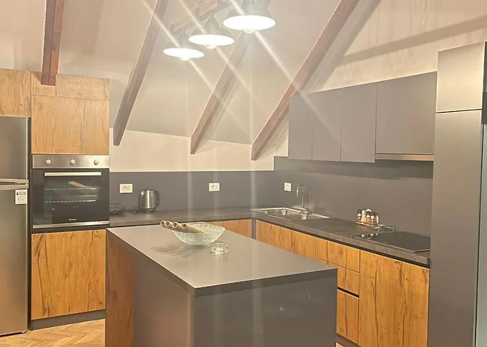 Heart Of Cozy Loft With Fireplace Апартаменты