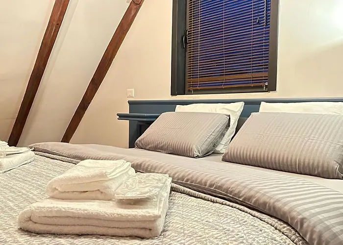 Appartamento Heart Of Cozy Loft With Fireplace Tirana