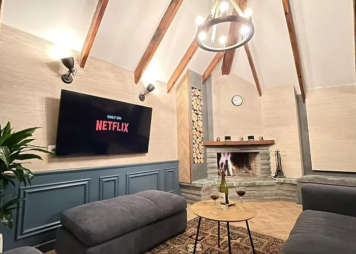 Апартаменты Heart Of Cozy Loft With Fireplace