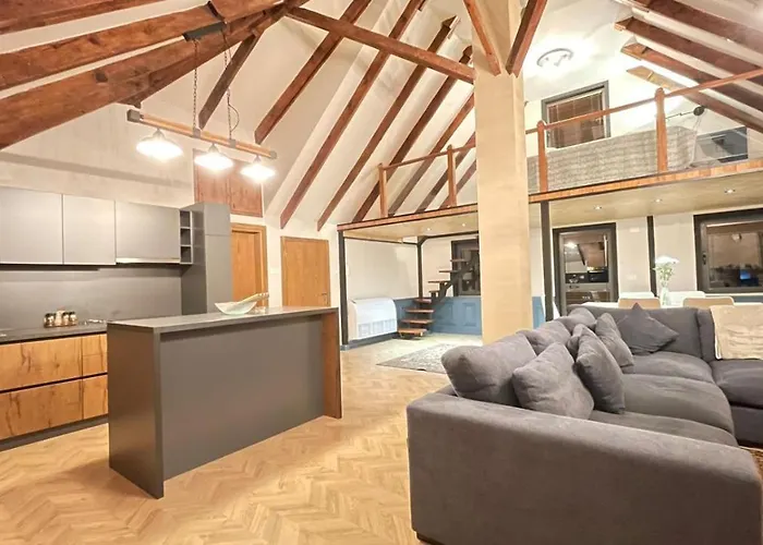 Heart Of Cozy Loft With Fireplace Appartamento Tirana
