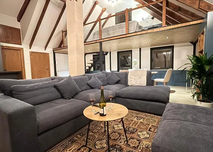 Heart Of Cozy Loft With Fireplace Апартаменты